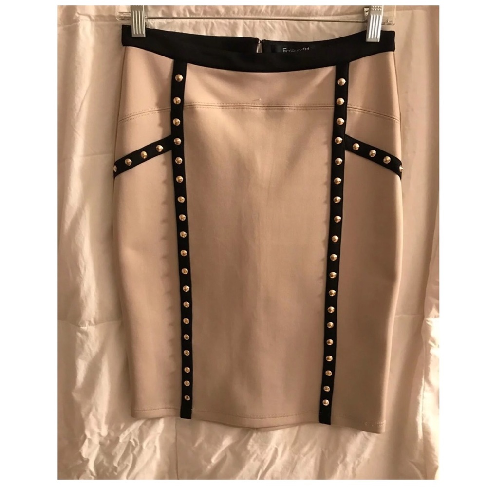 Nude pencil skirt